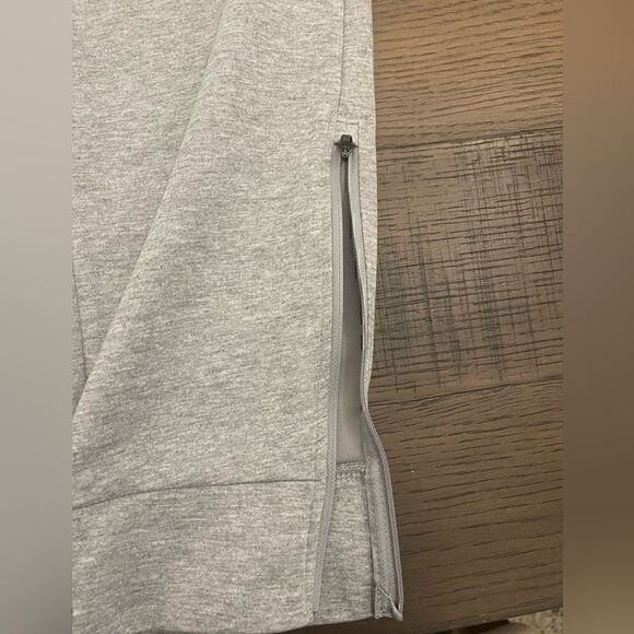 Champion Men’s Jogger Sweat Pants with Zippered Pockets and Ankle - Picture 4 of 11